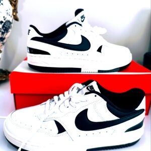 Nike WMNS Gamma Force "White/Black. New. Please see all photos as they are part